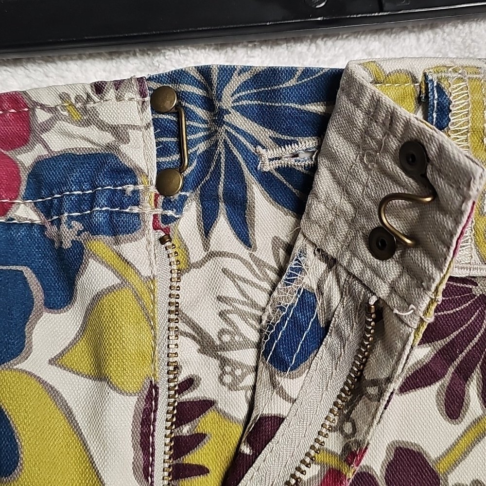 Eddie Bauer Floral Pencil Skirt in White with Blue, Pink & Green - Picture 2 of 7